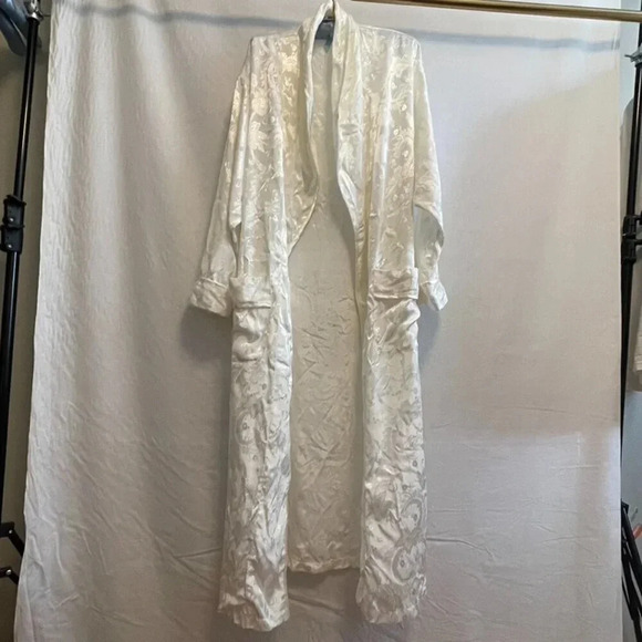 Victoria's Secret Gold Label Robe - size petite small. Great VINTAGE condition - Picture 2 of 16